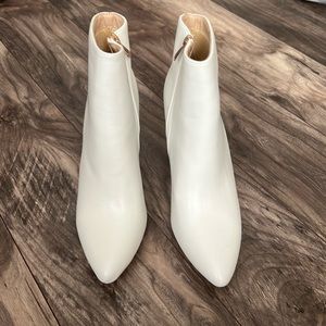 Lulus women’s 11 white ankle boots